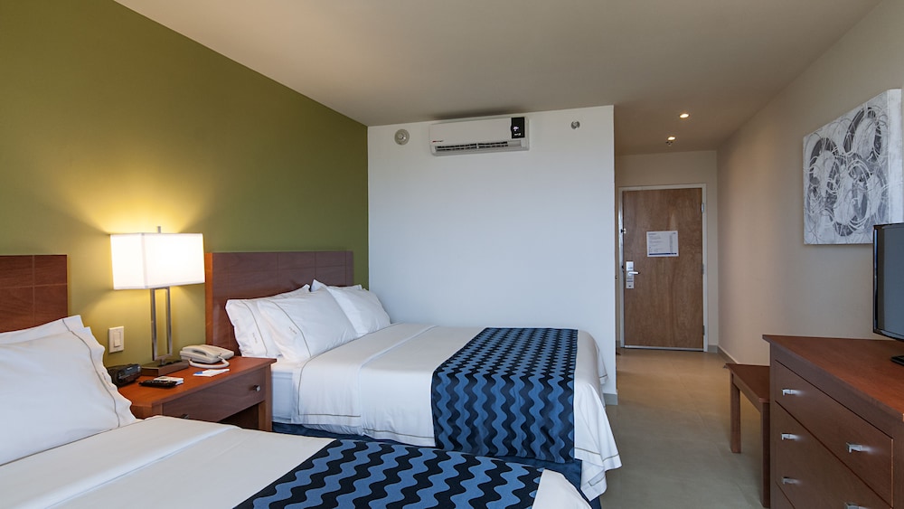 Standard Room, 2 Queen Beds thumbnail 5