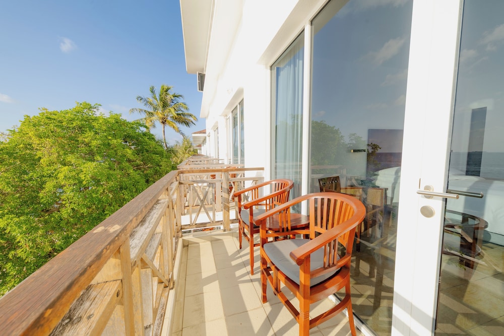 Deluxe Sea View King Bed - Photo 9