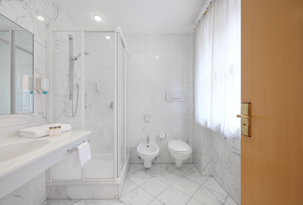 Standard Double Room Single Use photo 2
