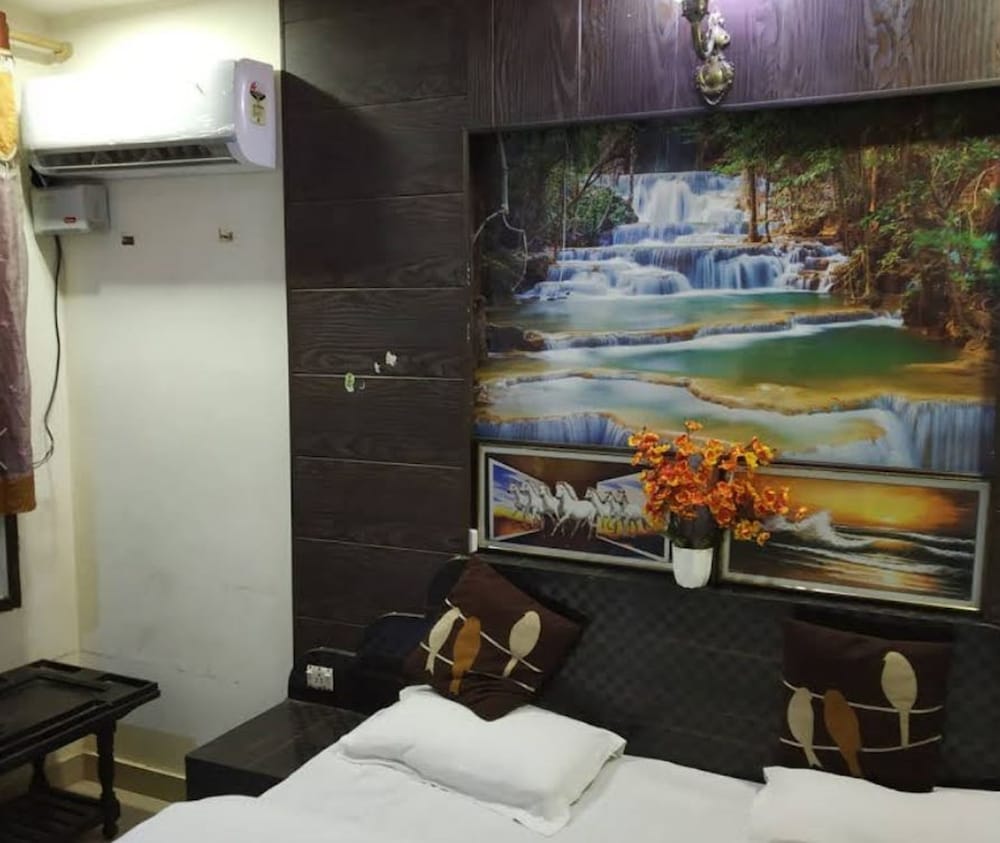 Deluxe Room, 1 King Bed photo 3