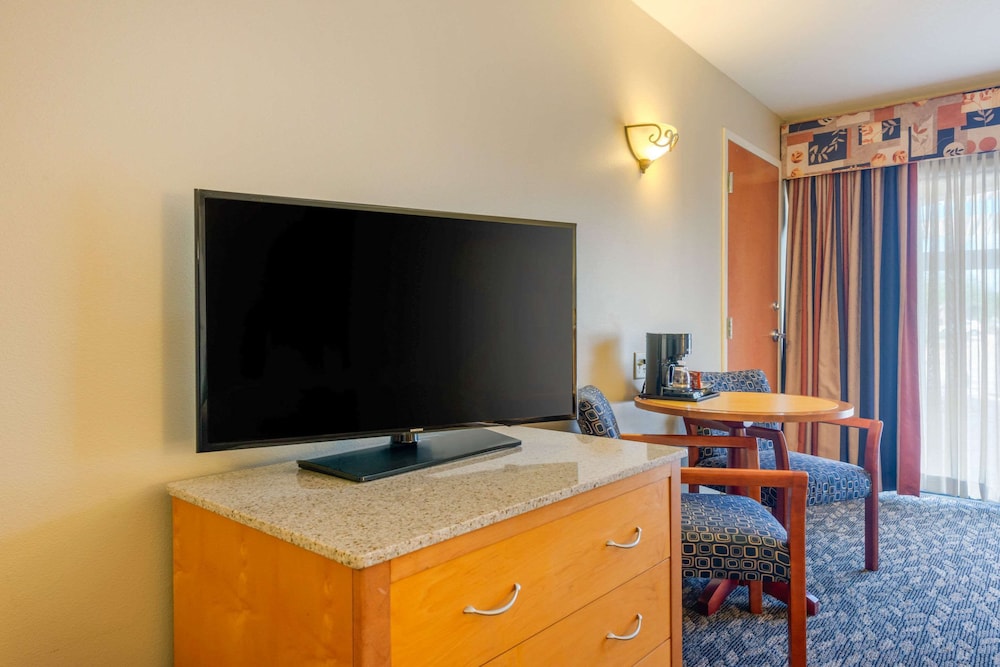 Standard Room, 2 Queen Beds, Non Smoking, Patio photo 3