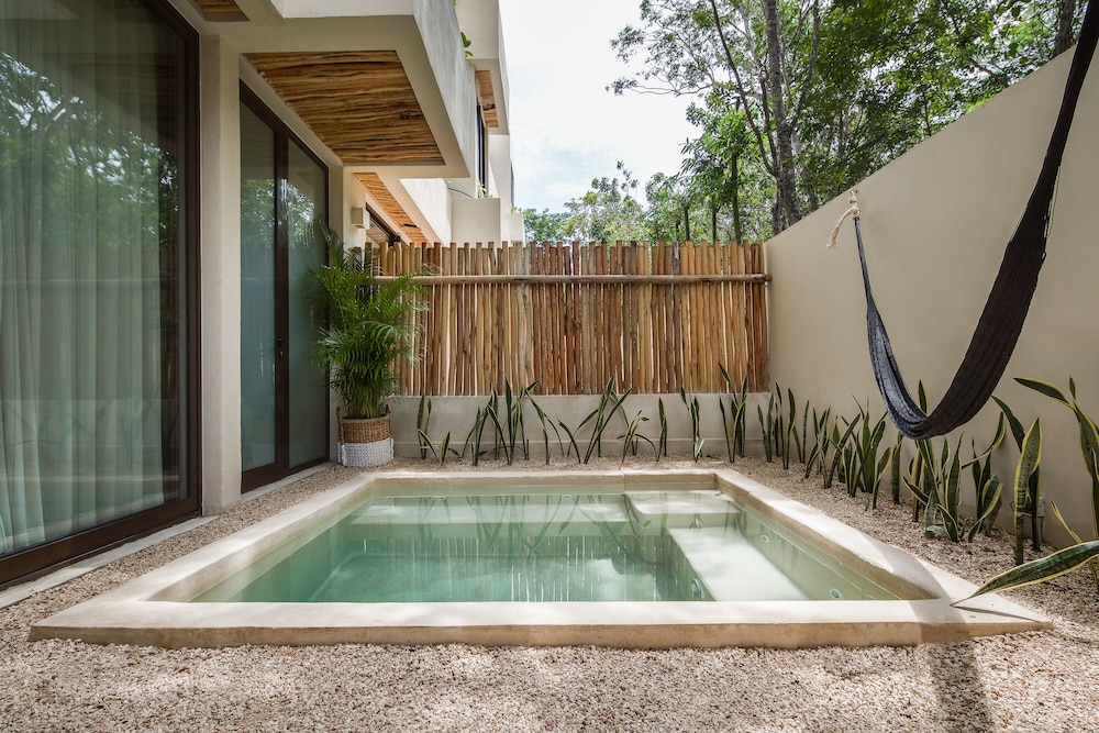 Luxury Studio, 1 King Bed with Sofa bed, Private Pool, Garden View - Photo 9