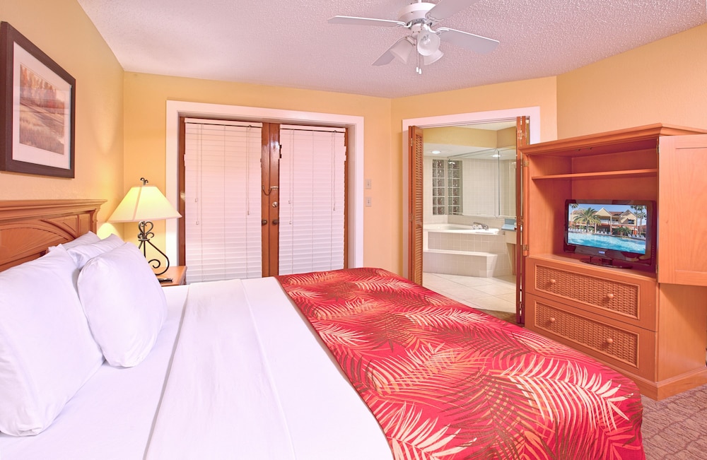 Suite, 2 Bedrooms - Photo 2
