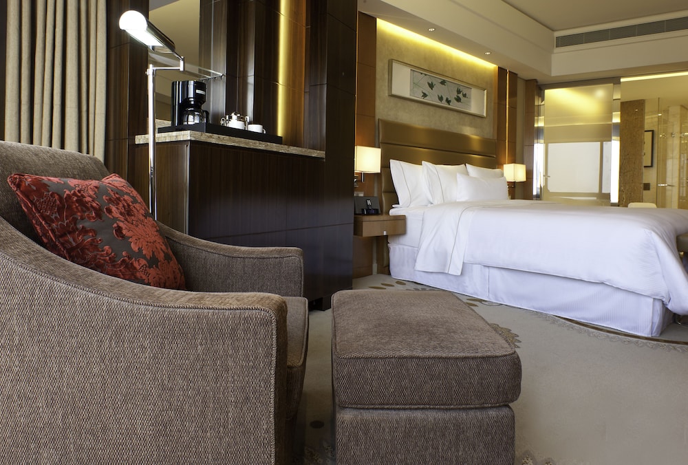 Deluxe Room, 1 King Bed (View) - Photo 11