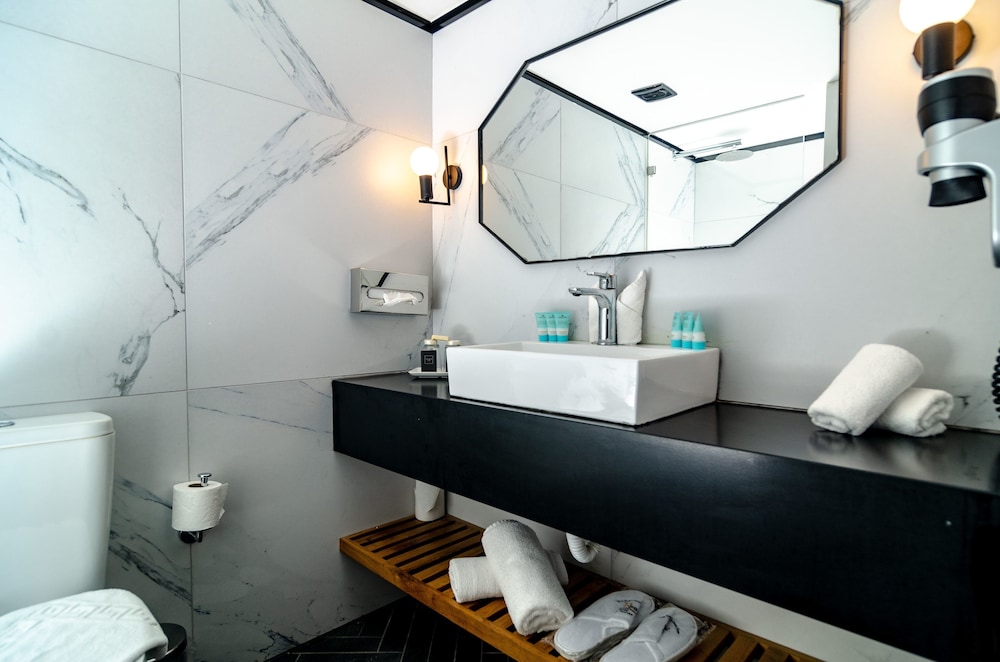 Deluxe Double Room, Jetted Tub photo 3