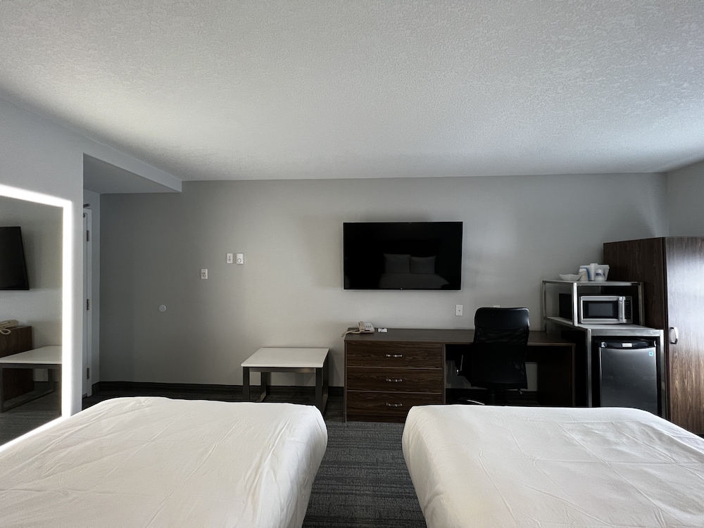 Basic Room, 2 Double Beds, Non Smoking - Photo 1