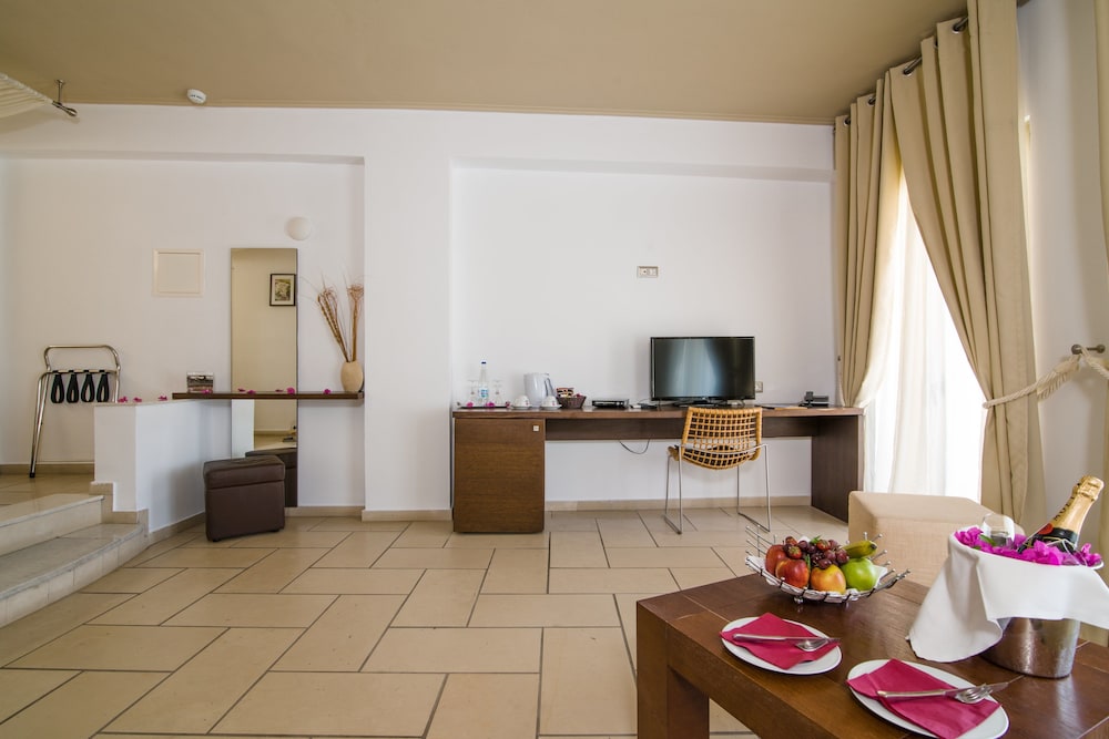 Junior Suite, Private Pool - Photo 5