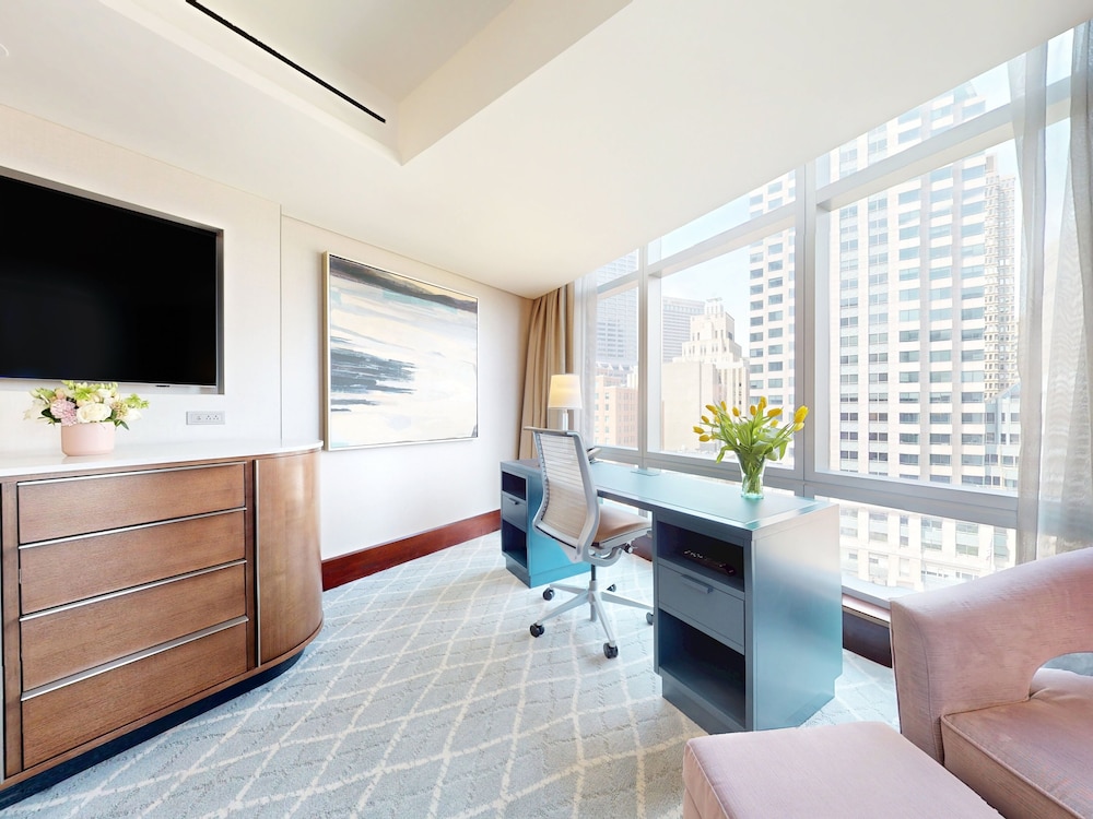 Club Room, 1 King Bed (InterContinental)