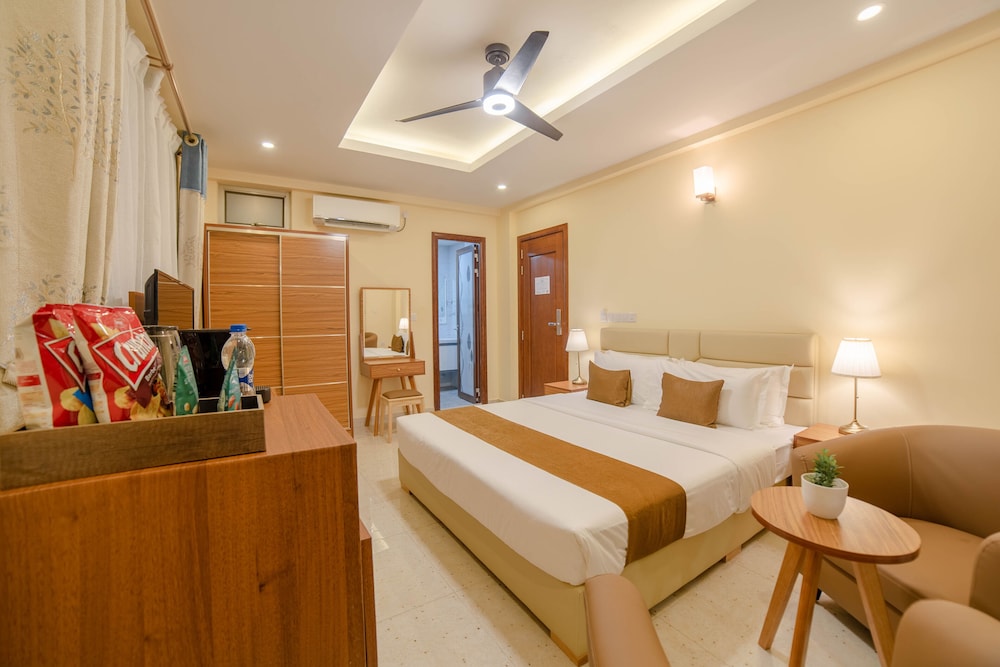 Deluxe Seaview King with Balcony (Free Return Airport Transfer and Breakfast Included) - Photo 6