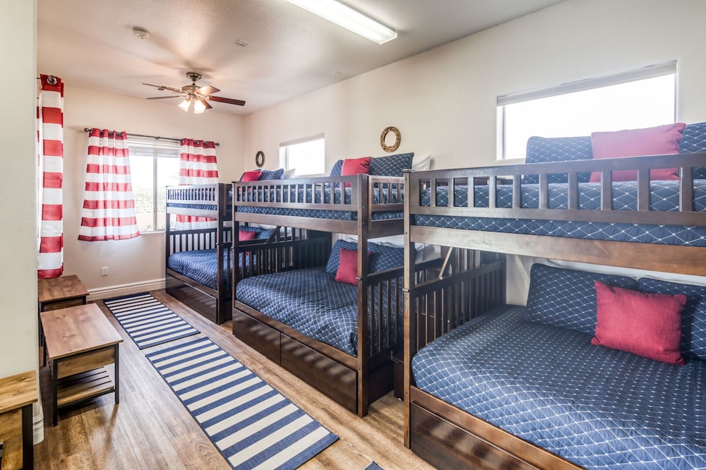 Luxury House, 5 Bedrooms, Non Smoking, Hot Tub photo 3