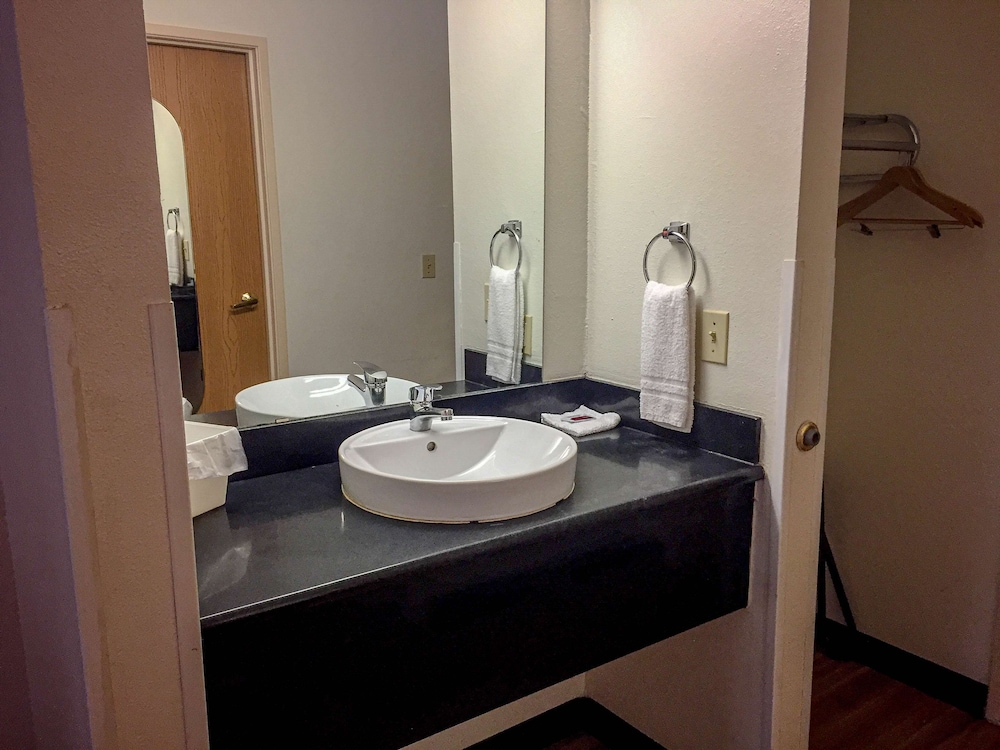 Deluxe Room, 2 Double Beds, Non Smoking, Refrigerator & Microwave - Photo 4
