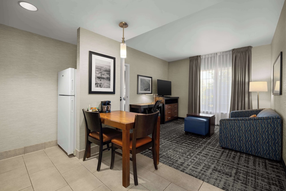 Standard Suite, 2 Queen Beds, Non Smoking - Photo 1