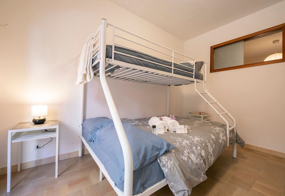 Family Apartment, Multiple Bedrooms (Sicilian Charm close to Taormina)