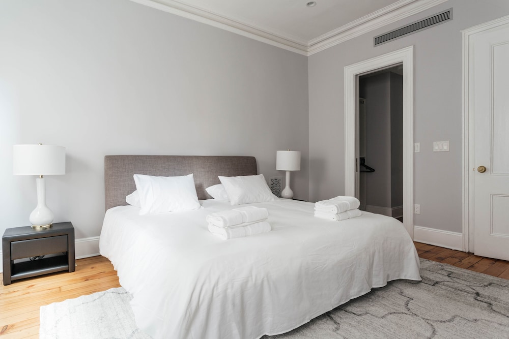 Luxury Townhome, Multiple Beds photo 2