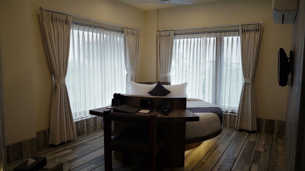 Executive Room - Photo 5