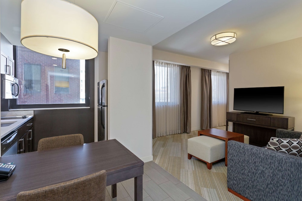 Suite, 1 King Bed, Non Smoking, Corner photo 1