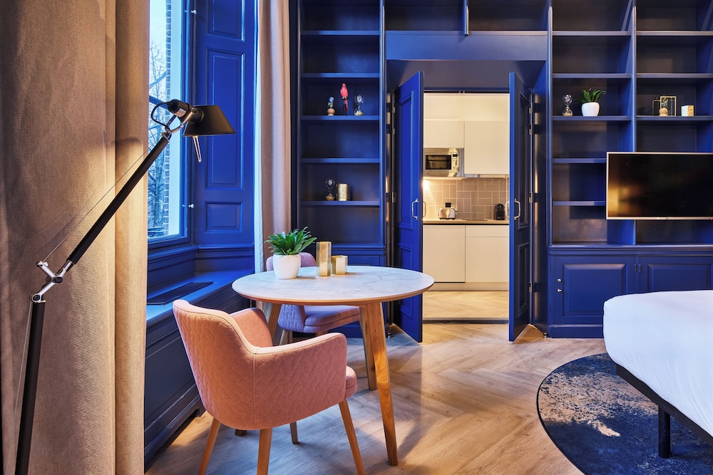 Suite, 1 King Bed, Kitchen (Monumental, Parliament View) photo 3