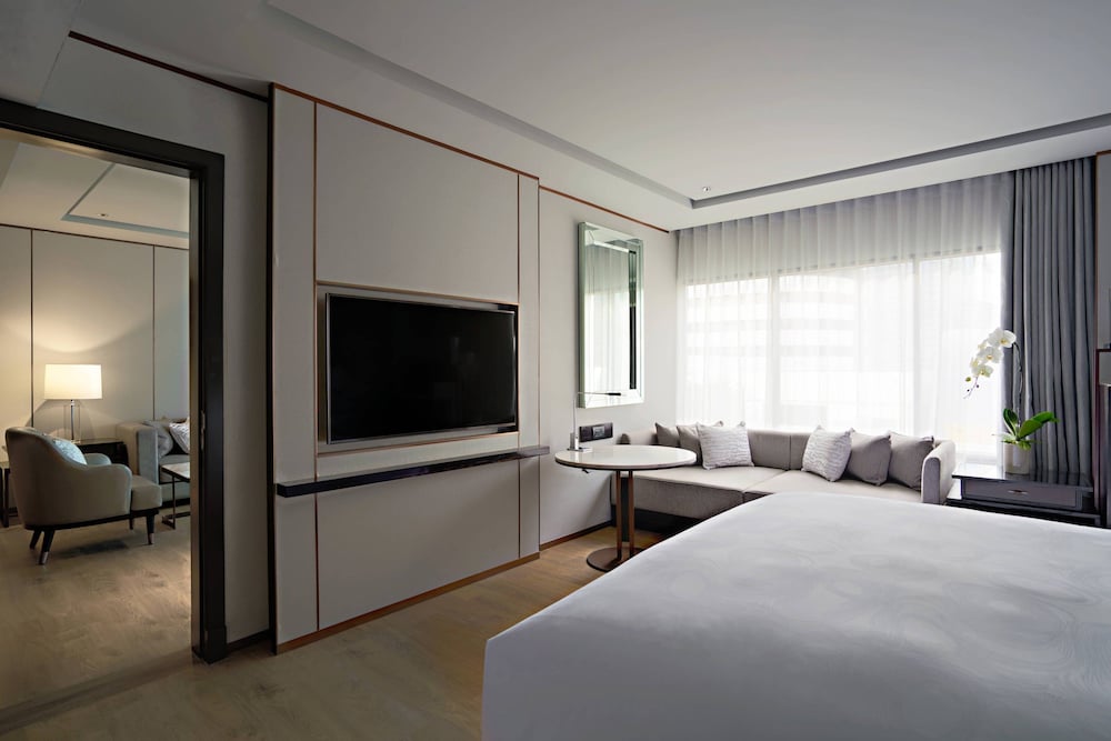 Executive Suite, 1 Bedroom, City View