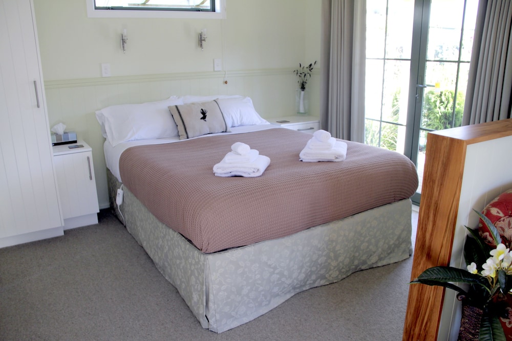 Standard Suite, 1 Bedroom, Non Smoking, Kitchenette photo 3