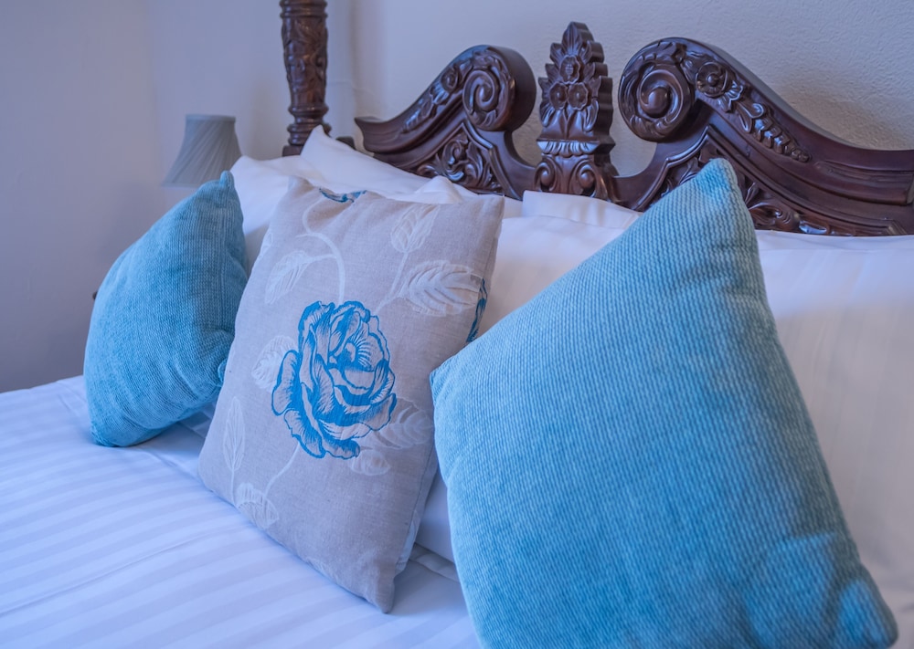 Double Room (Four Poster) photo 1
