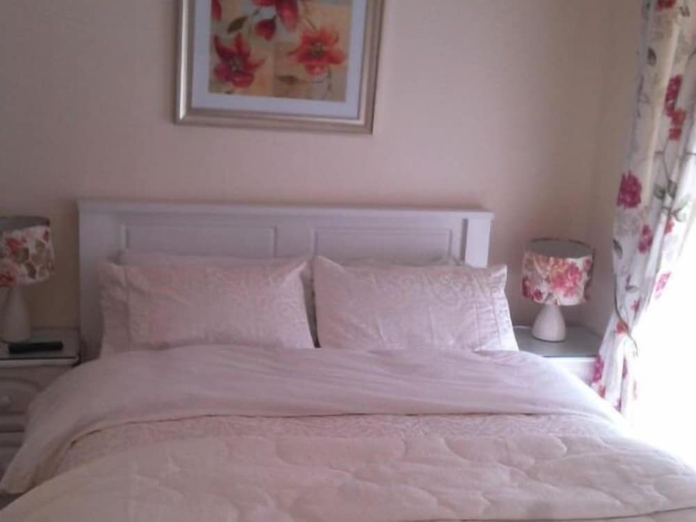 Single Room, Shared Bathroom, Garden View