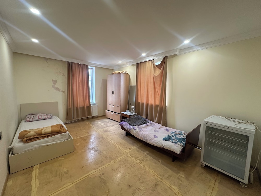 Basic Double or Twin Room - Photo 1