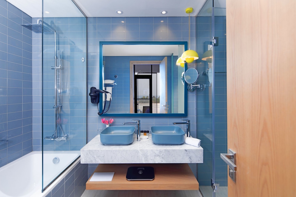 Executive Suite thumbnail 5