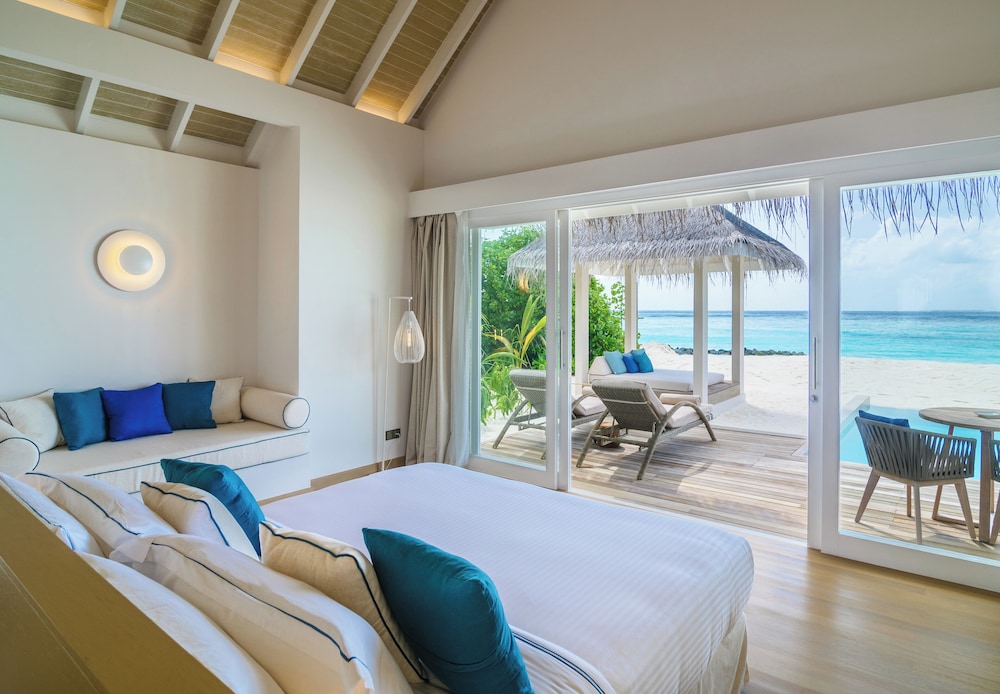 Deluxe Beach Villa With Pool - 7 Night Free photo 2
