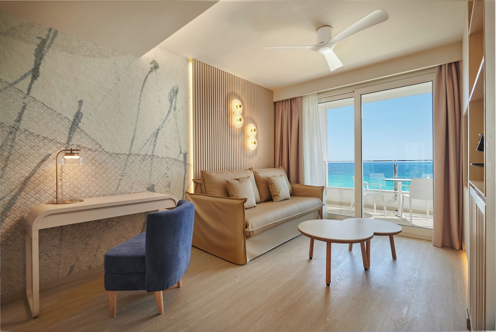 Suite, Balcony, Sea View (2 adults) - Photo 1