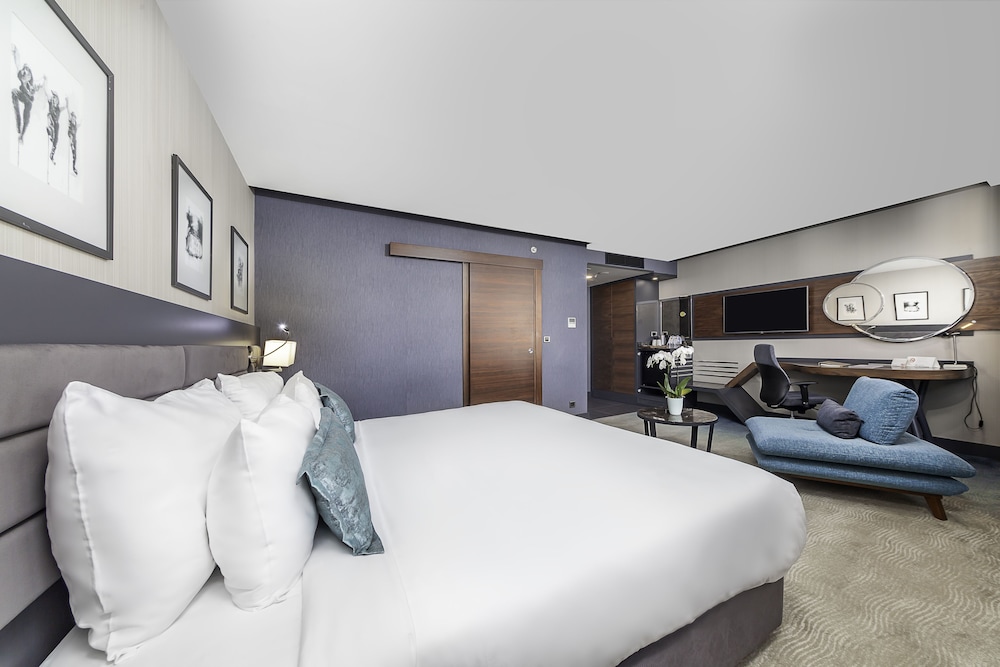 Superior Room, 1 King Bed, Sea View photo 3