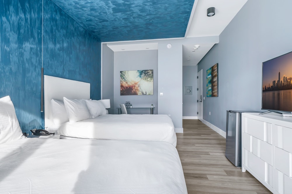 Deluxe Double Room, 2 Queen Beds - Photo 7