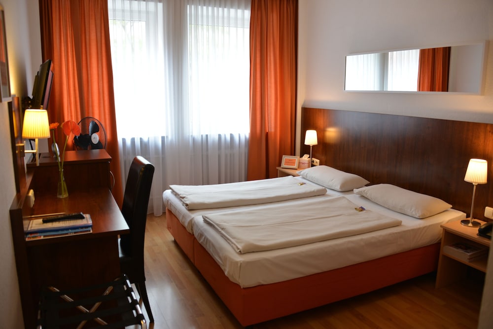 Standard Double or Twin Room photo 3
