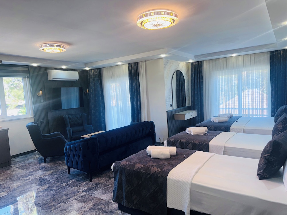 Deluxe Suite, Balcony, Mountain View