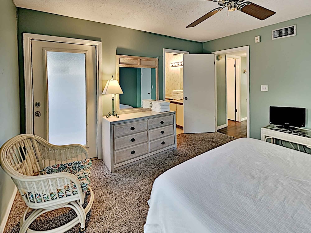 Condo, Multiple Beds, Balcony, Partial Ocean View photo 3