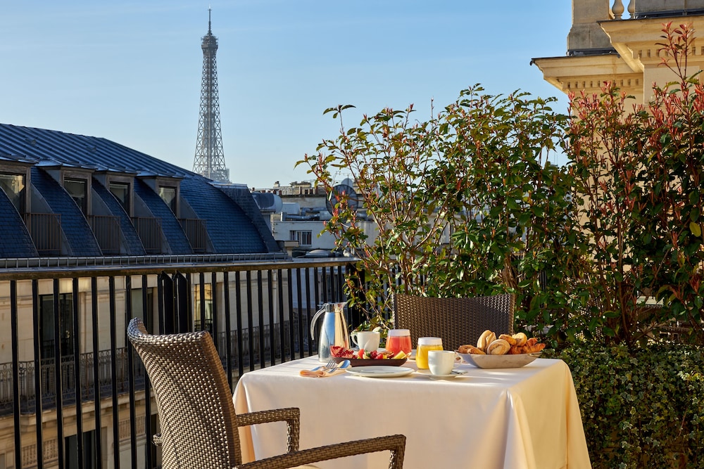 Country Setting Room Terrace Eiffel Tower photo 3