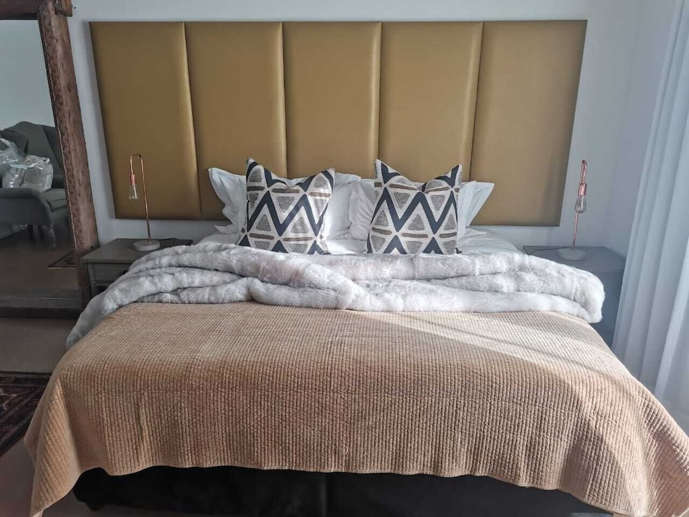 Deluxe Double or Twin Room, 1 King Bed photo 1