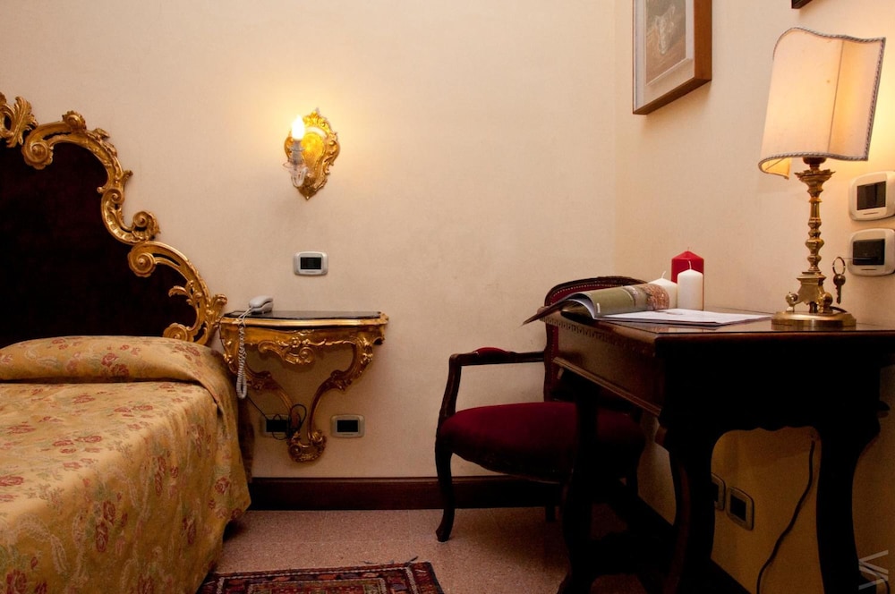 Superior Double or Twin Room photo 3