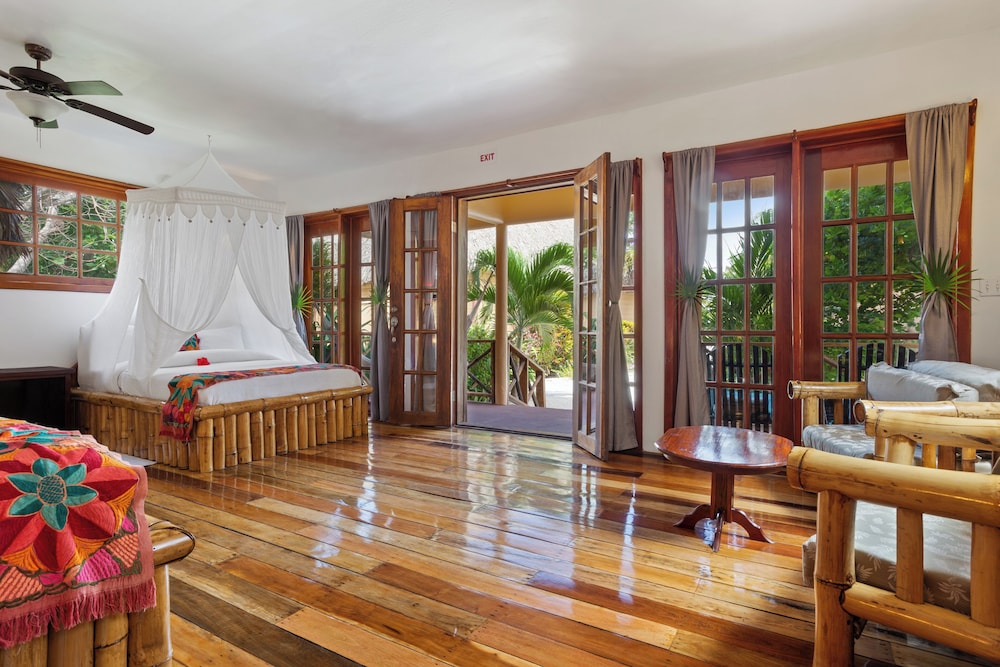 Colonial Suite