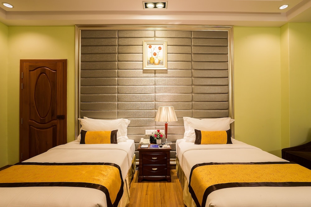Deluxe Room, 2 Twin Beds, Non Smoking, No Windows photo 3