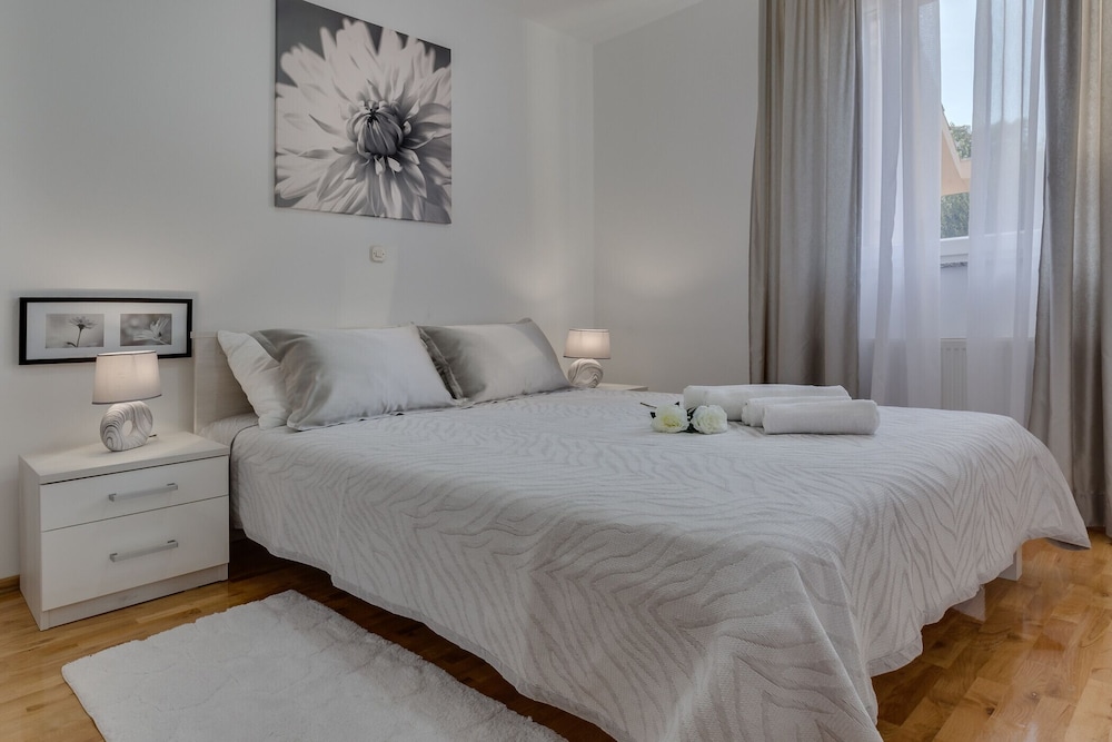 Villa, 5 Bedrooms, Private Pool, Pool View