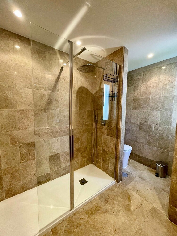 Modern 3 Bedroom Pool Access Apartment F-7, Billede 15