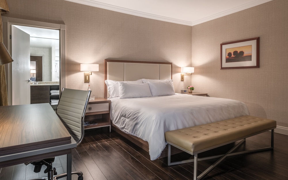 Deluxe Suite, 1 Bedroom - Photo 2