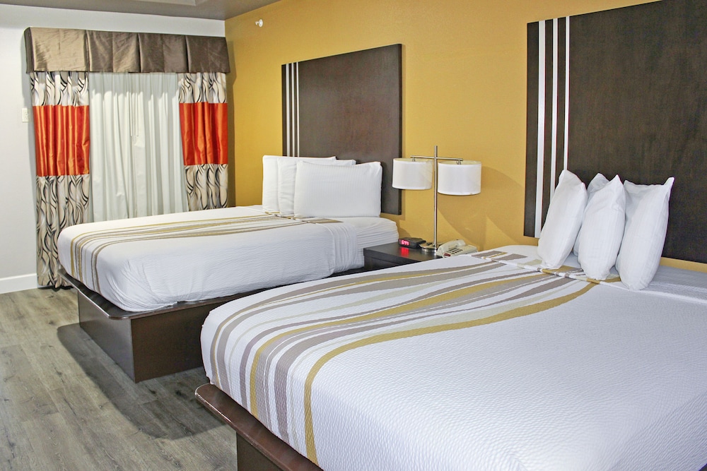 Standard Room, 2 Queen Beds, Non Smoking