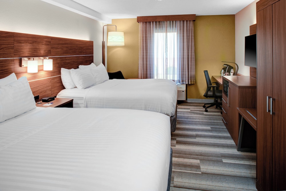 Standard Room, 2 Double Beds - Photo 1