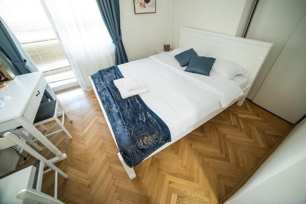 Standard Double Room - Photo 8