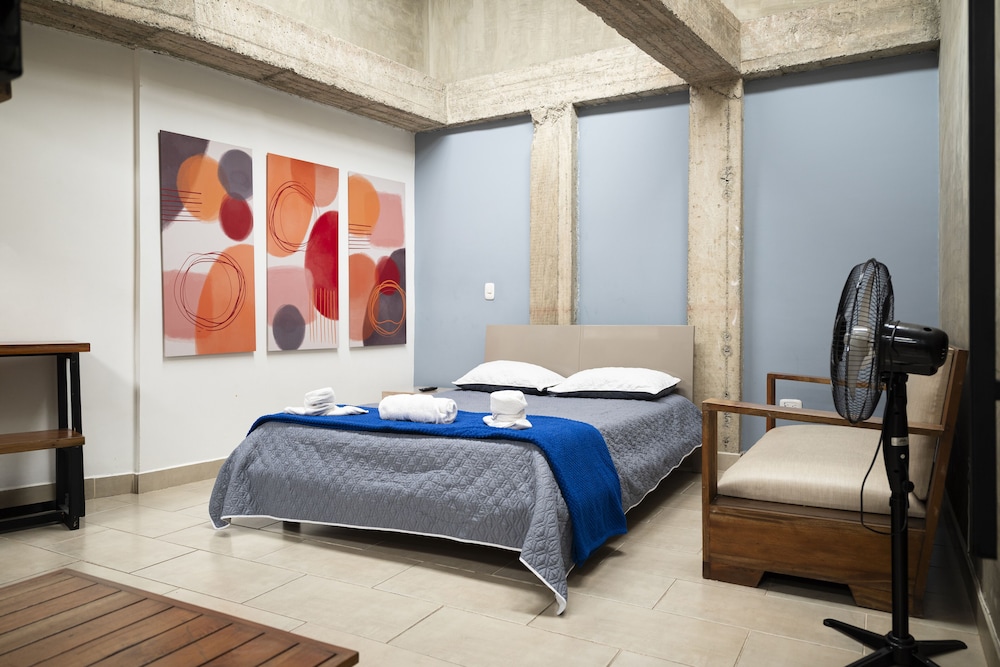 City Room photo 3