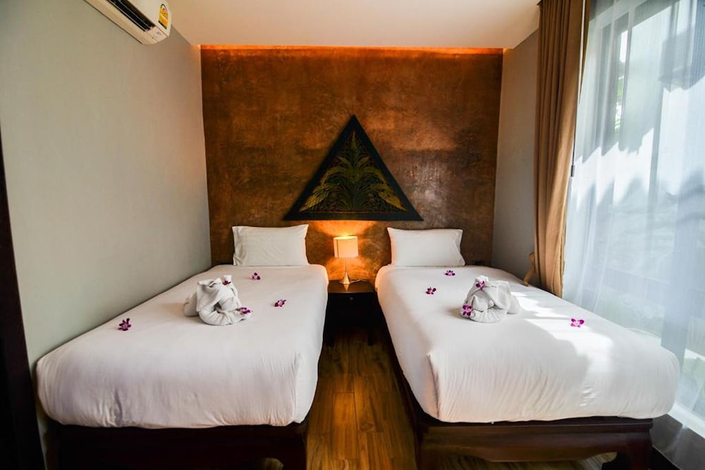 Deluxe Room - Photo 7