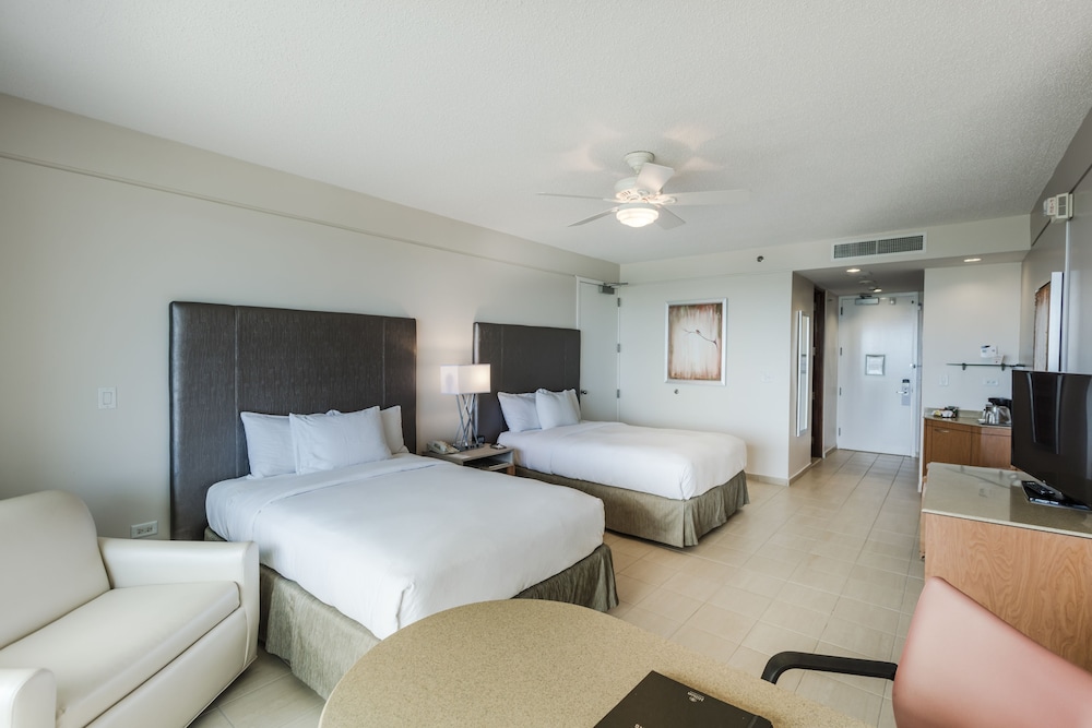 Oceanfront Deluxe Patio Room with 2 Double Beds - Photo 2