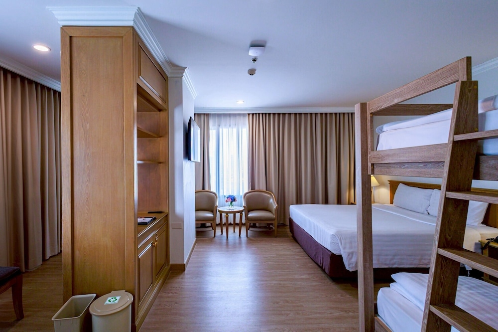 Family Room, Multiple Beds