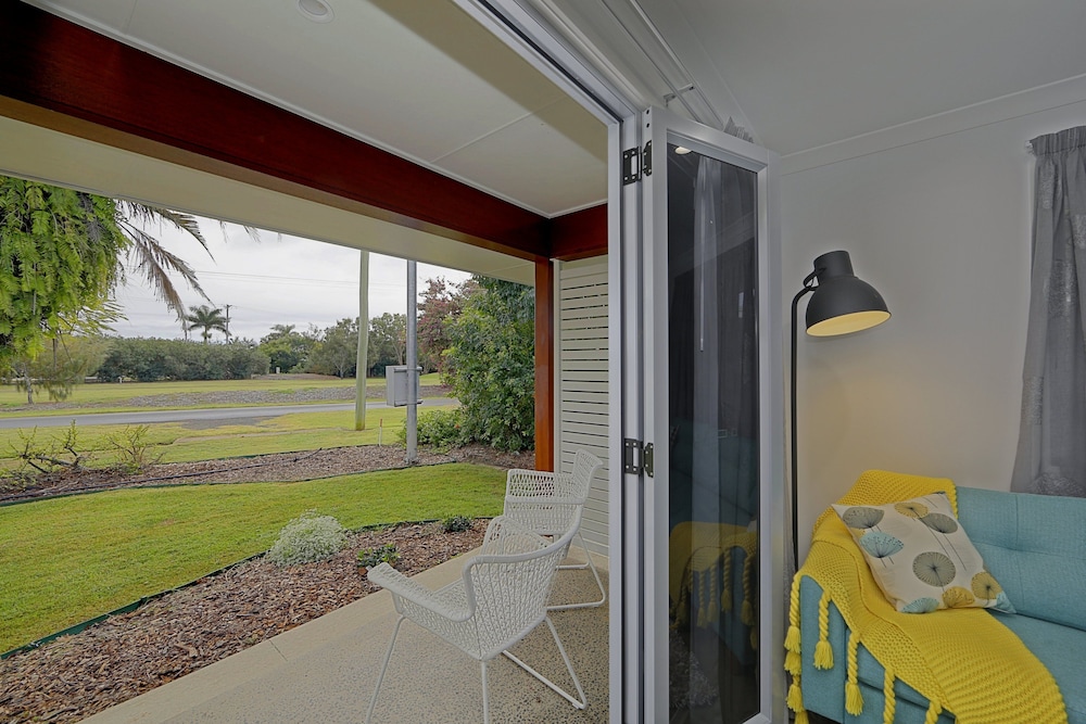 Deluxe Studio, 1 Bedroom, Private Bathroom, Golf View photo 3